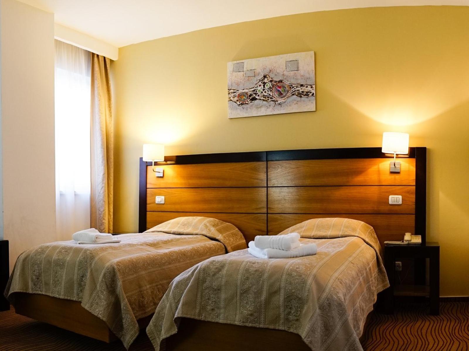 Hotel Criss Бухарест Экстерьер фото