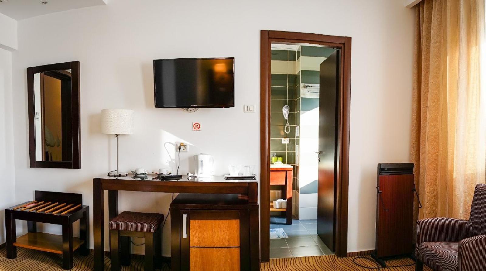 Hotel Criss Бухарест Экстерьер фото